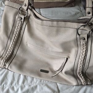 Elegant Cream Leather Shoulder Bag